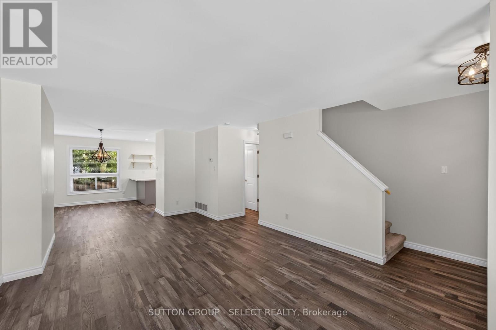 8 - 925 Lawson Road Property Photo 5
