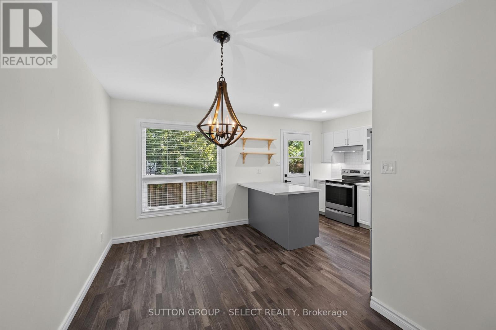 8 - 925 Lawson Road Property Photo 7