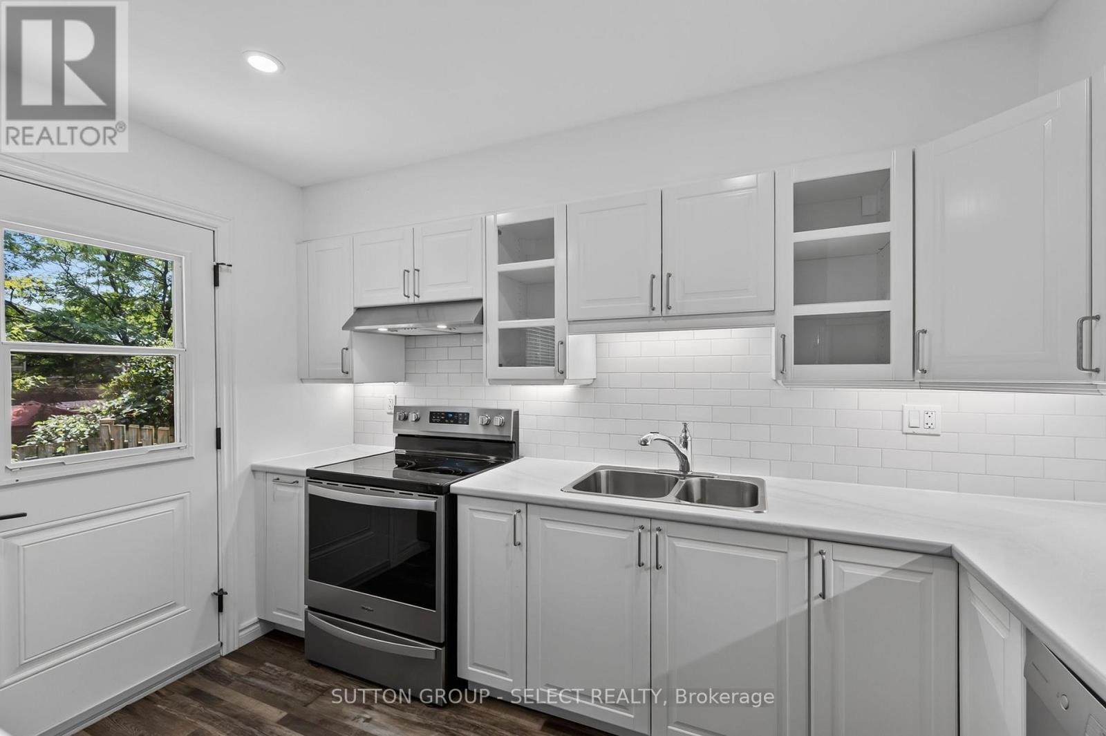 8 - 925 Lawson Road Property Photo 9