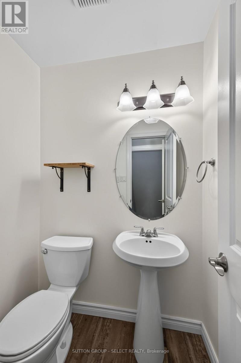 8 - 925 Lawson Road Property Photo 12