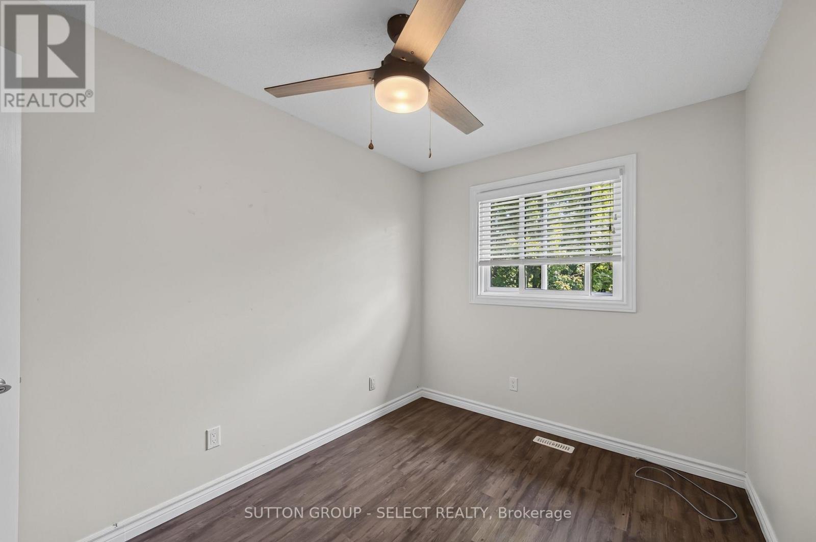 8 - 925 Lawson Road Property Photo 17