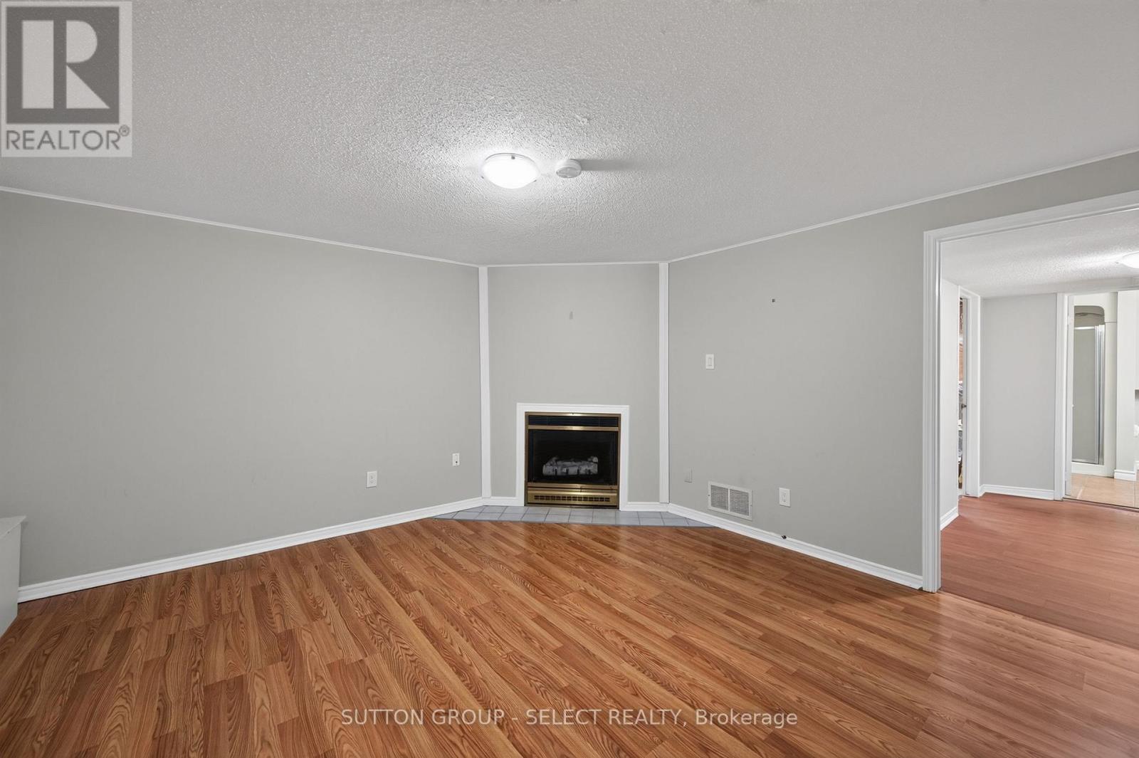 8 - 925 Lawson Road Property Photo 22