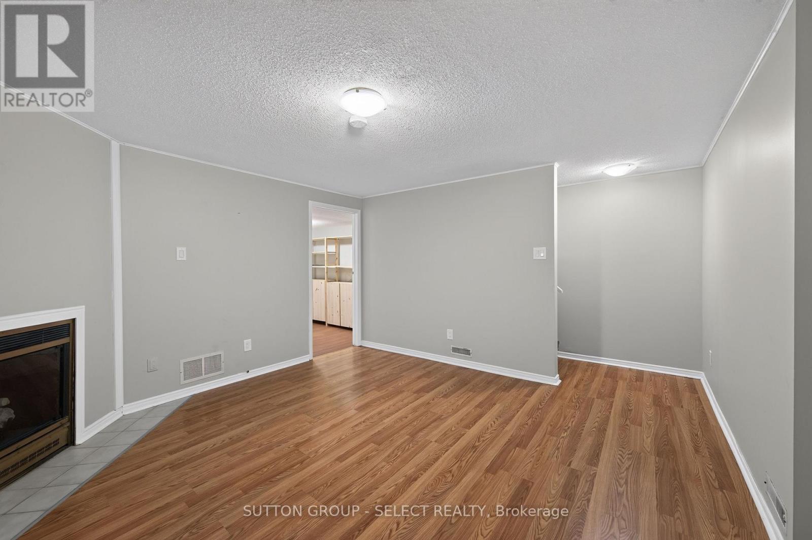 8 - 925 Lawson Road Property Photo 23