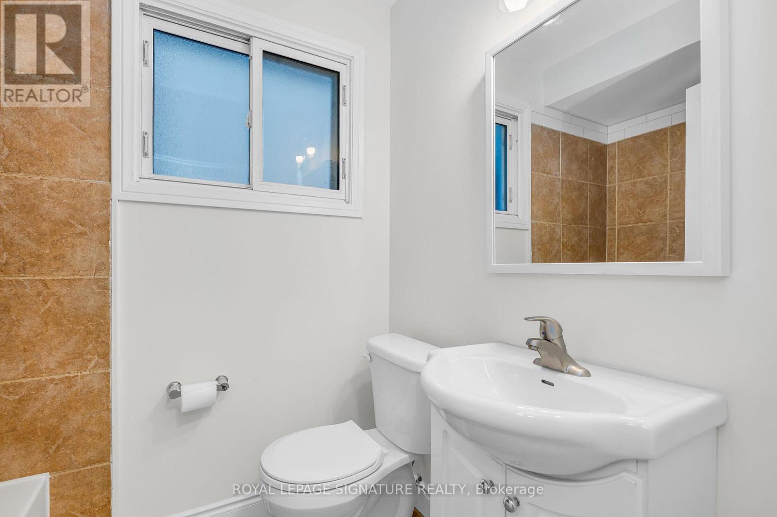 Main - 515 Queensdale Avenue E Property Photo 8