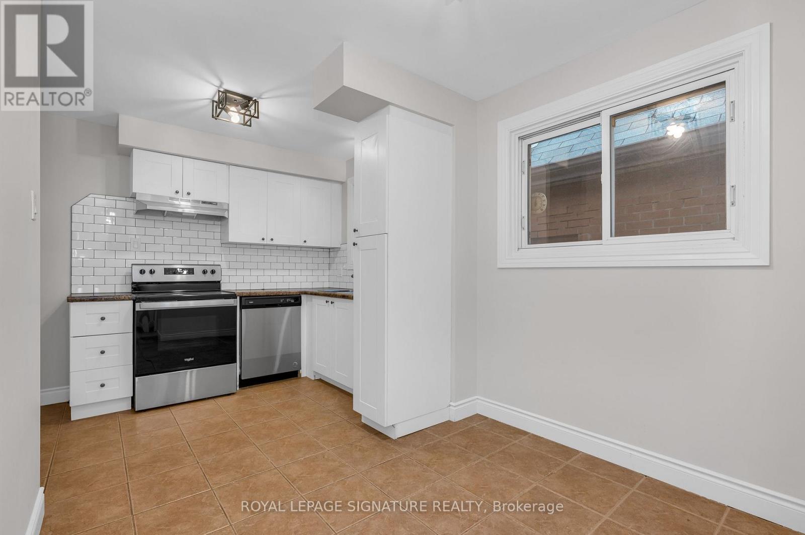 Main - 515 Queensdale Avenue E Property Photo 9