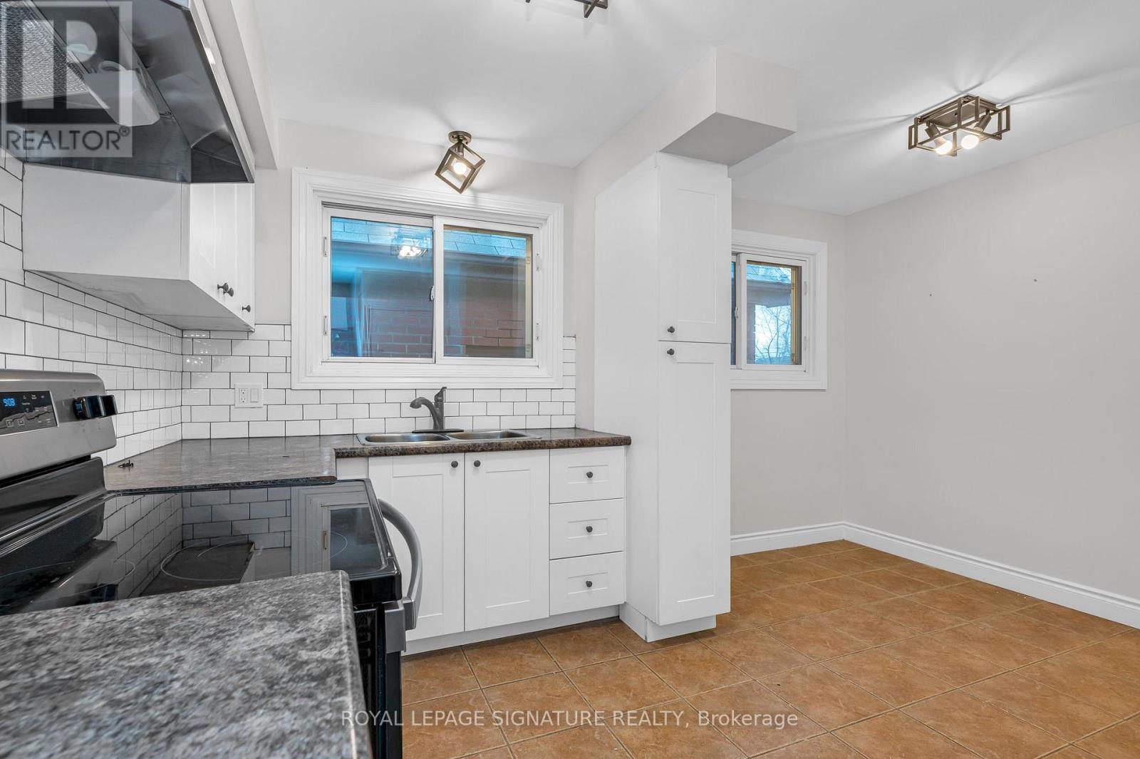 Main - 515 Queensdale Avenue E Property Photo 10