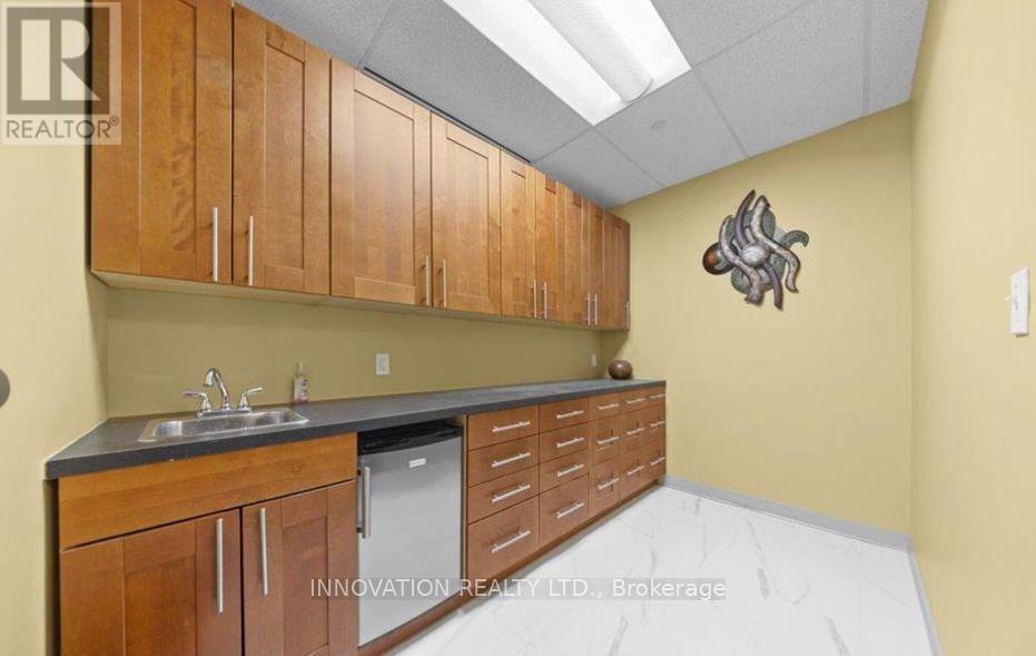 4275 Innes Road Property Photo 10