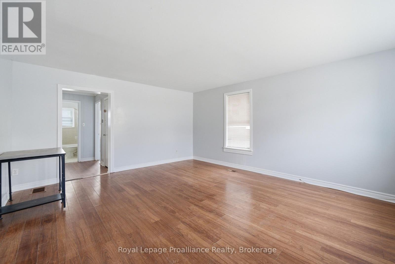 199 Dundas Street E Property Photo 9