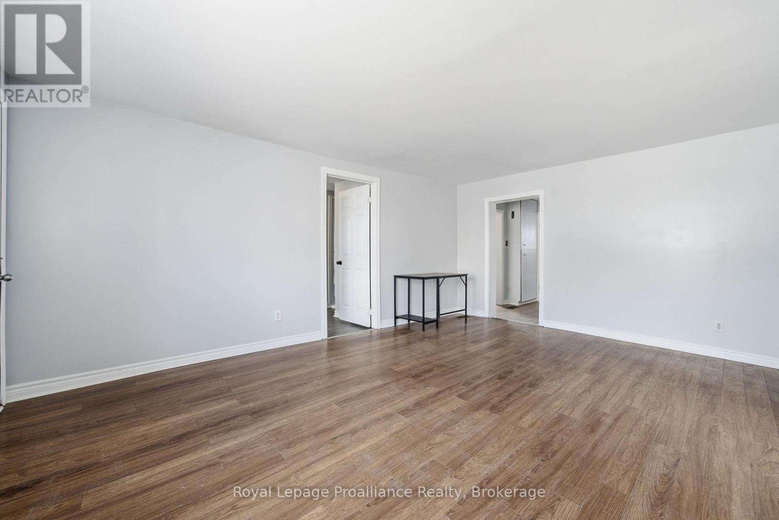 199 Dundas Street E Property Photo 10