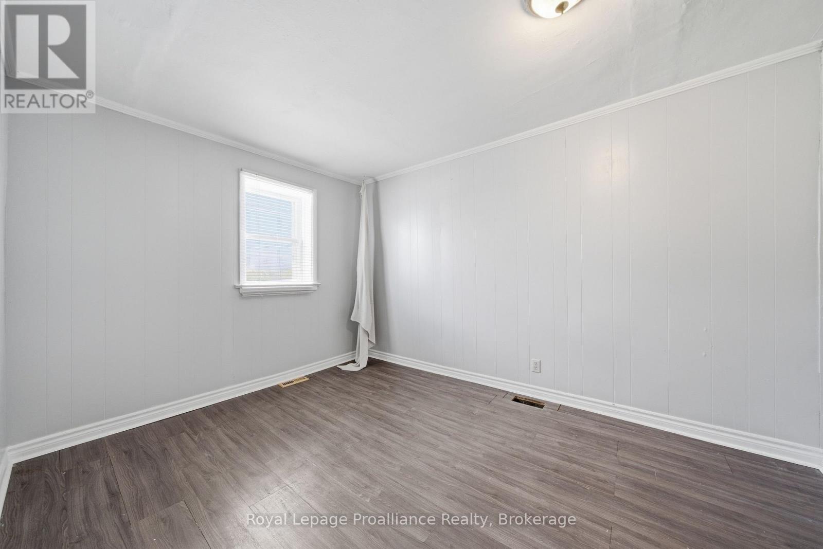 199 Dundas Street E Property Photo 11