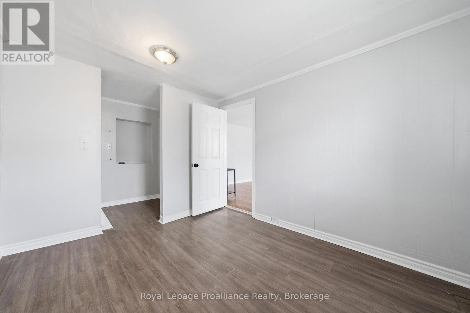 199 Dundas Street E Property Photo 12