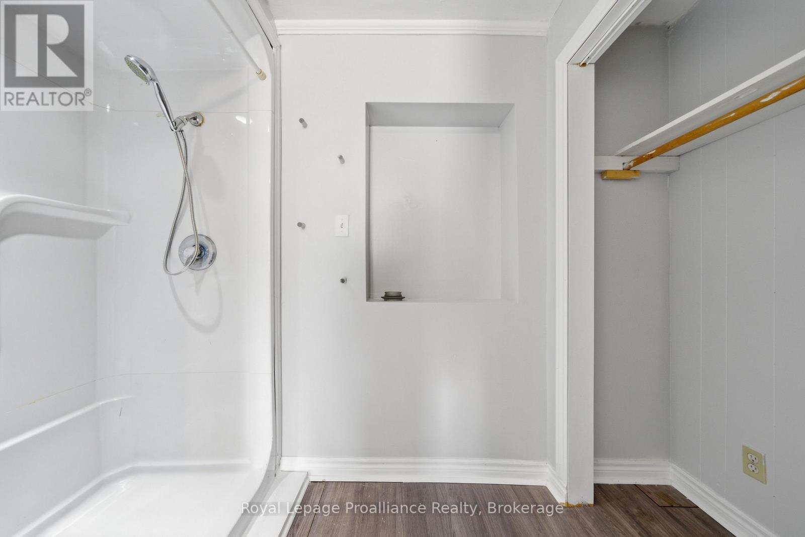 199 Dundas Street E Property Photo 13