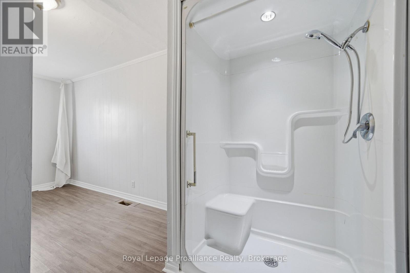 199 Dundas Street E Property Photo 14