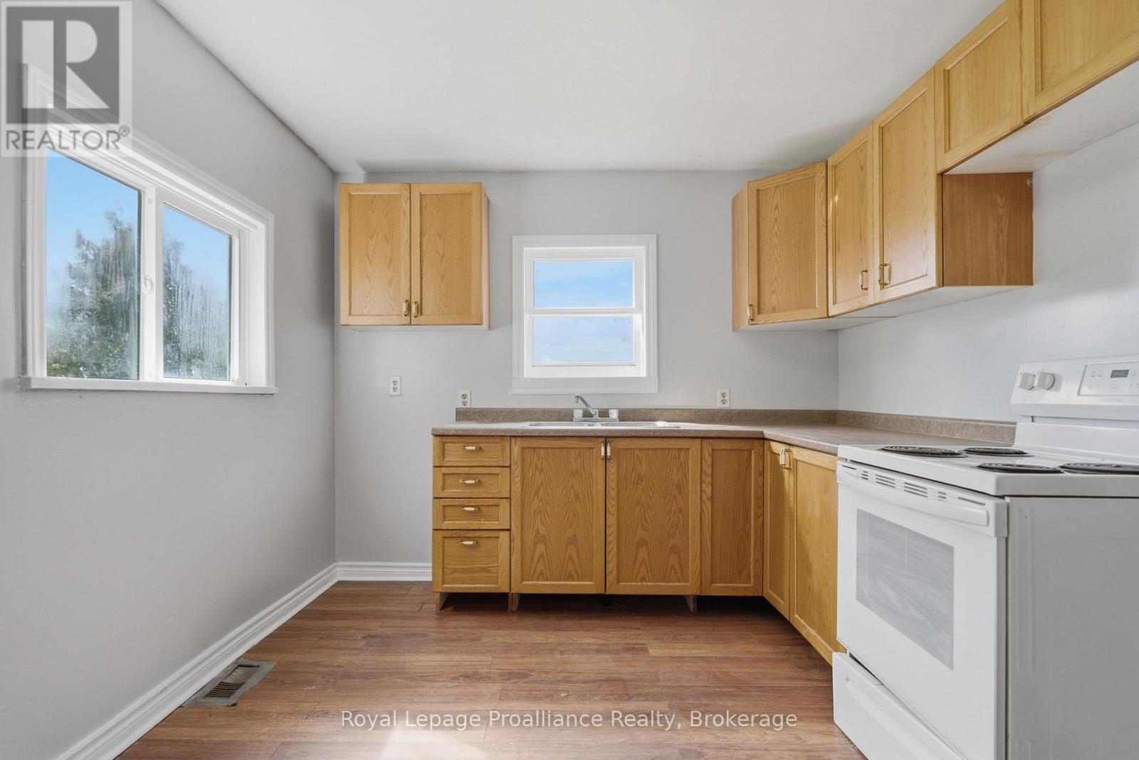 199 Dundas Street E Property Photo 20