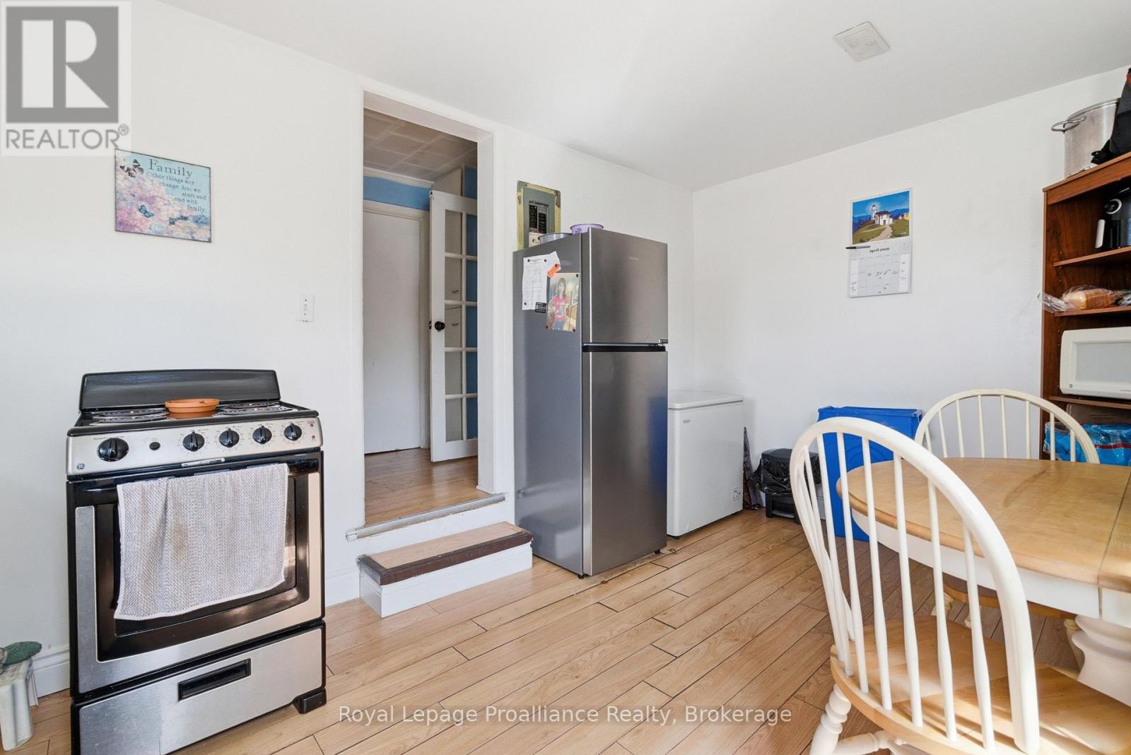 199 Dundas Street E Property Photo 28