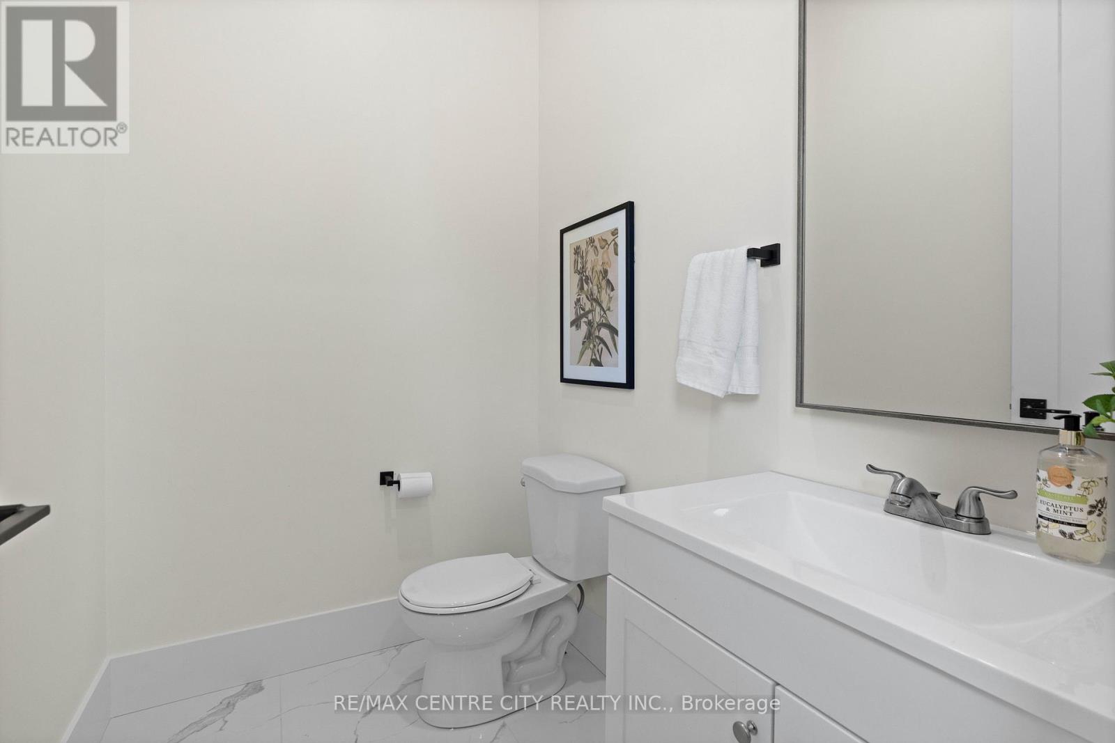 53900 Heritage Line Property Photo 24