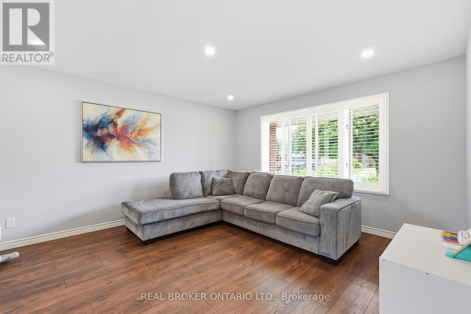 60 Ebydale Drive Property Photo 8