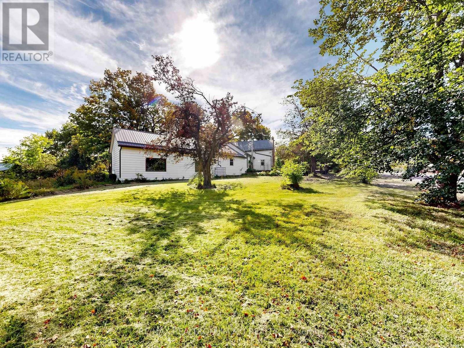 660 Fourth Line Property Photo 2