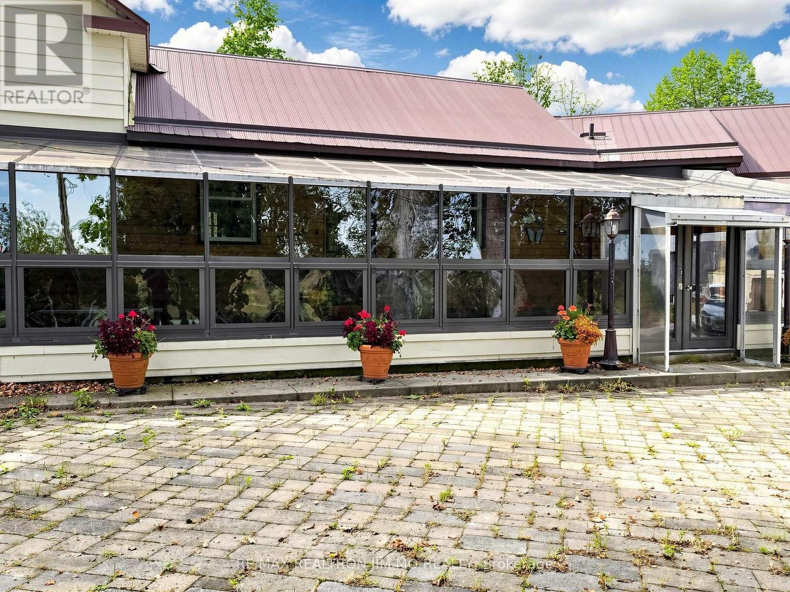 660 Fourth Line Property Photo 7
