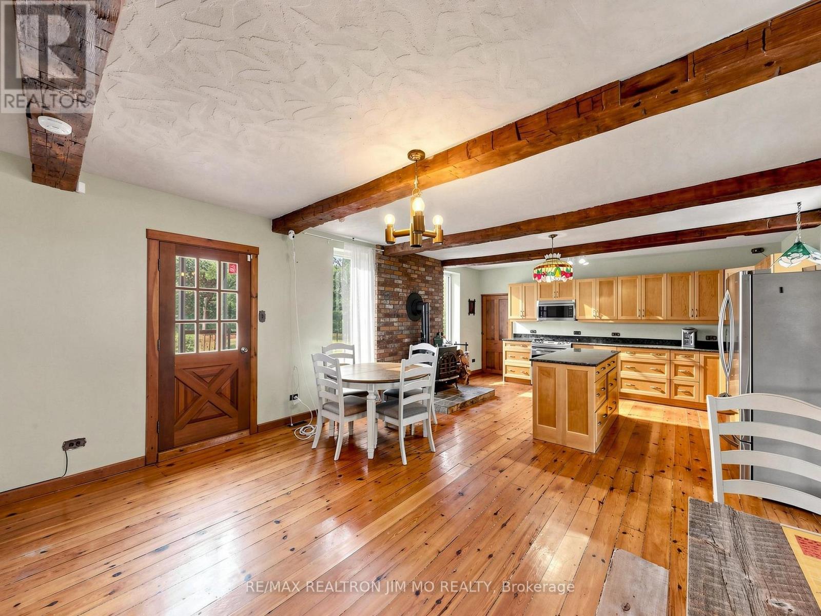 660 Fourth Line Property Photo 11