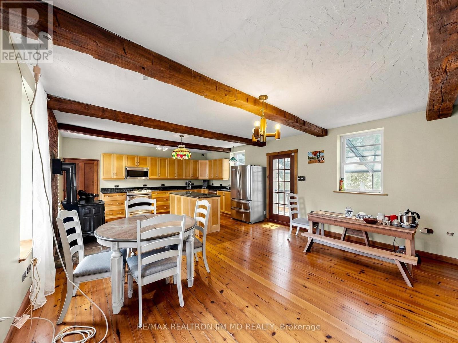 660 Fourth Line Property Photo 12