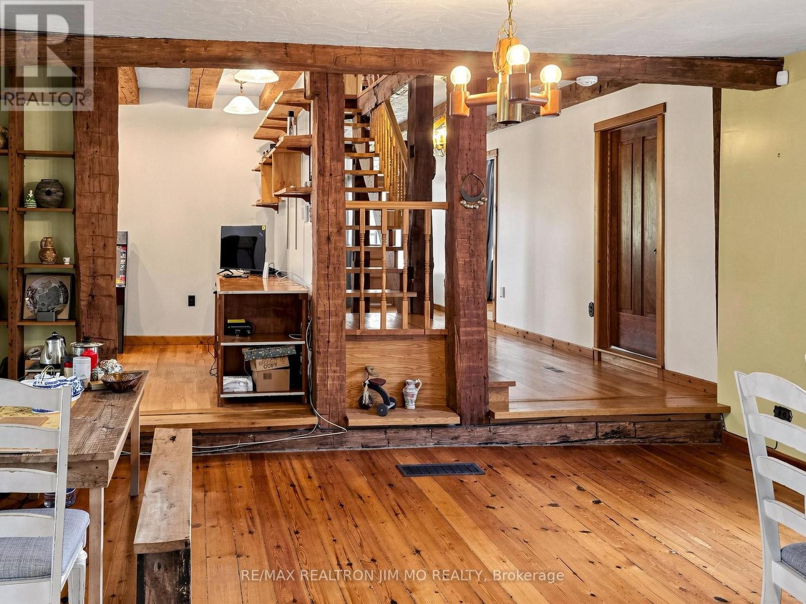 660 Fourth Line Property Photo 14