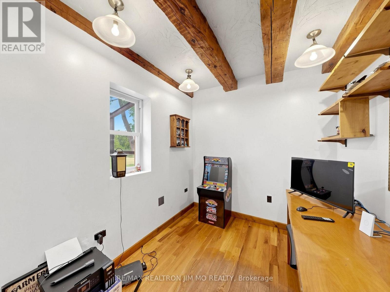 660 Fourth Line Property Photo 20