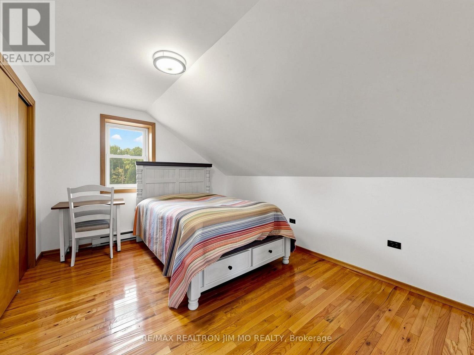 660 Fourth Line Property Photo 29