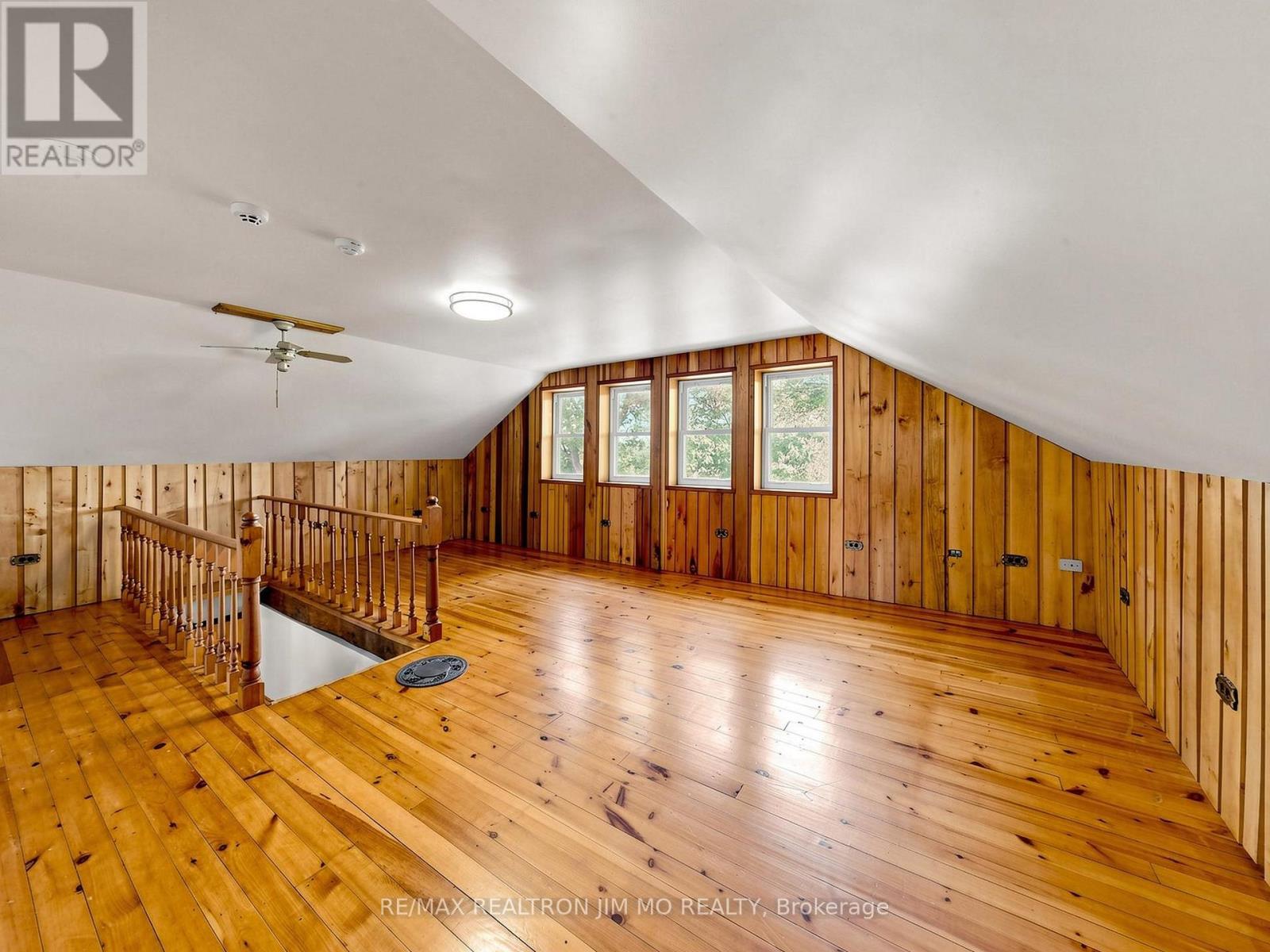 660 Fourth Line Property Photo 31