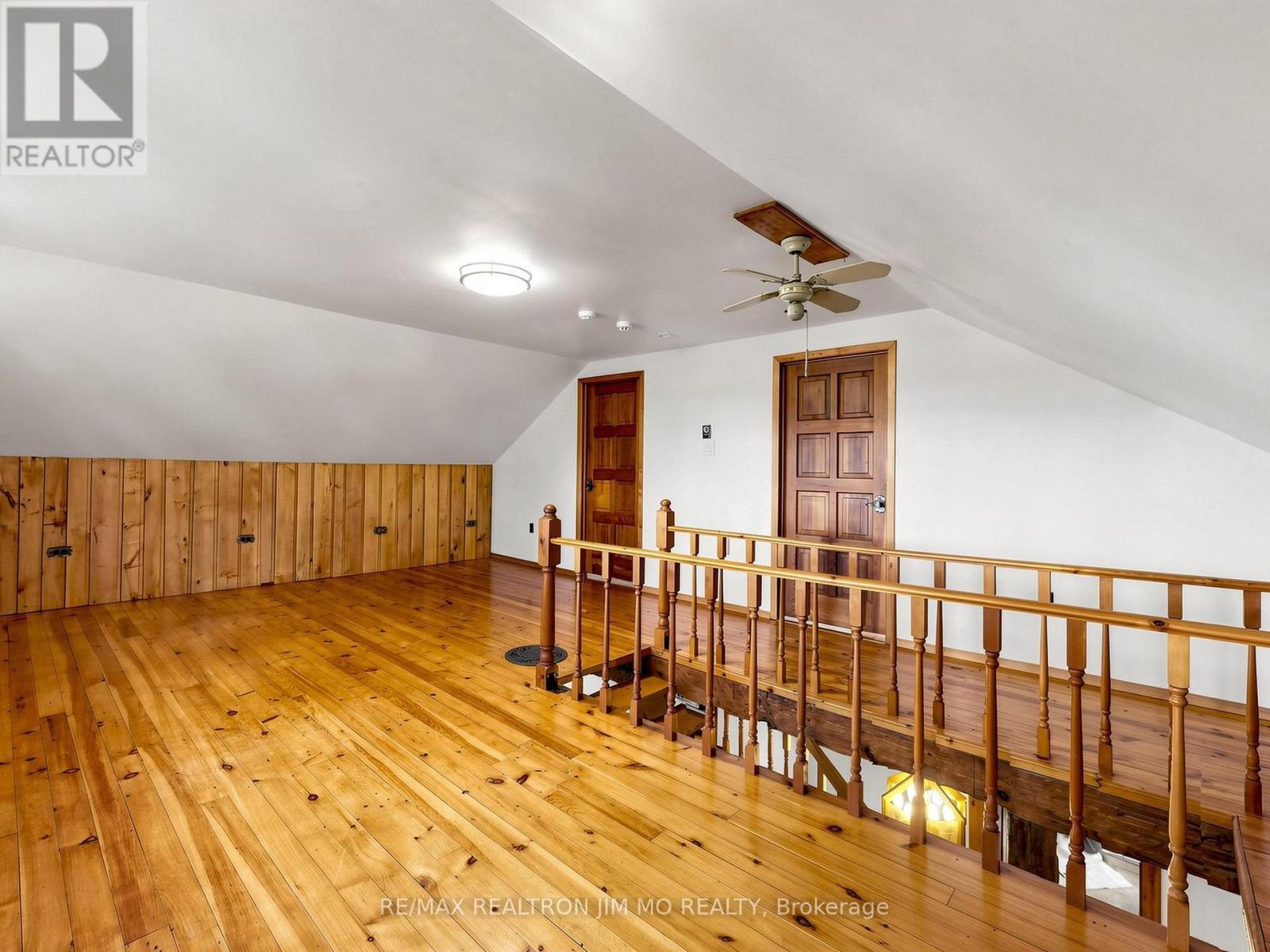 660 Fourth Line Property Photo 32