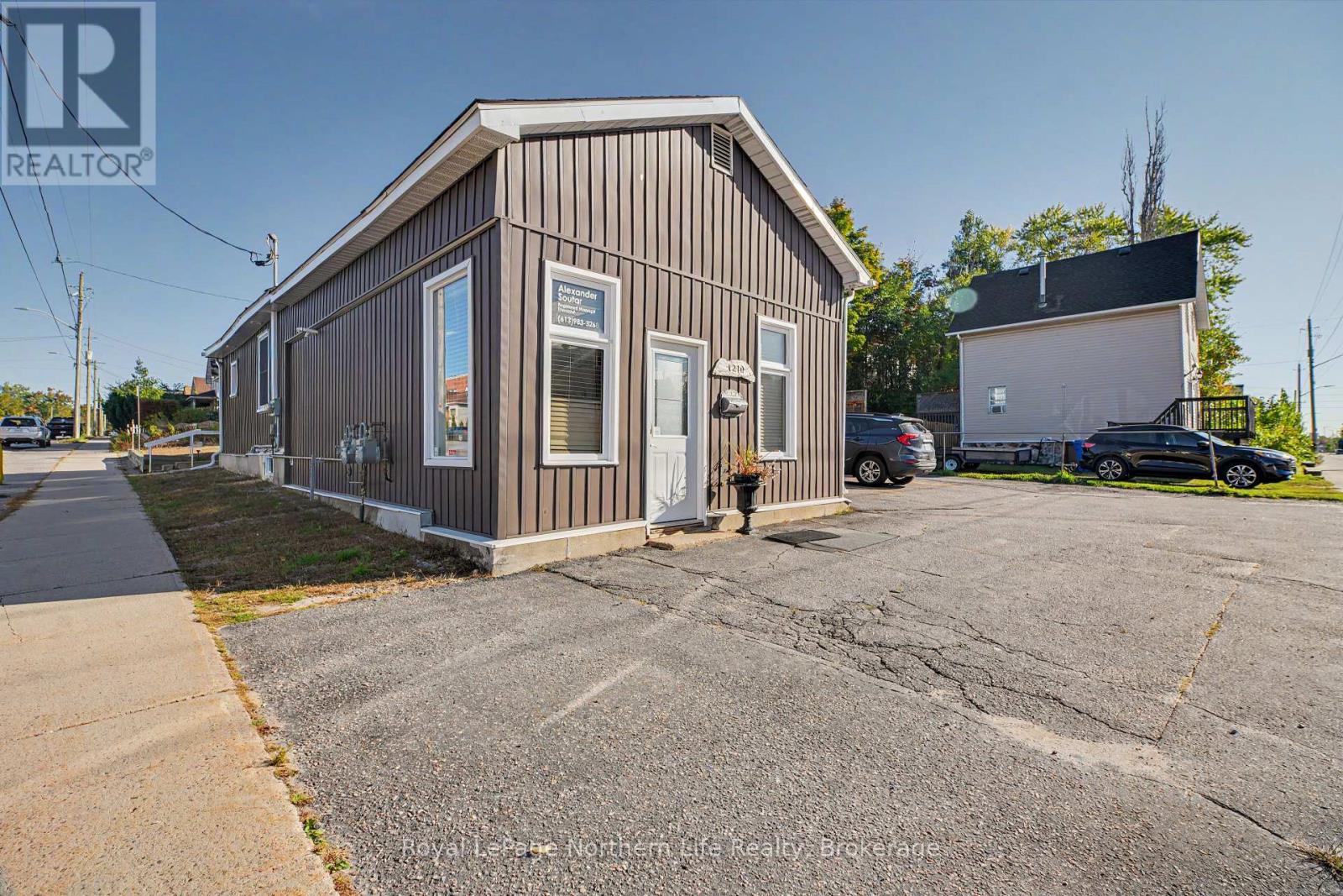 1 - 1210 Cassells Street Property Photo 4