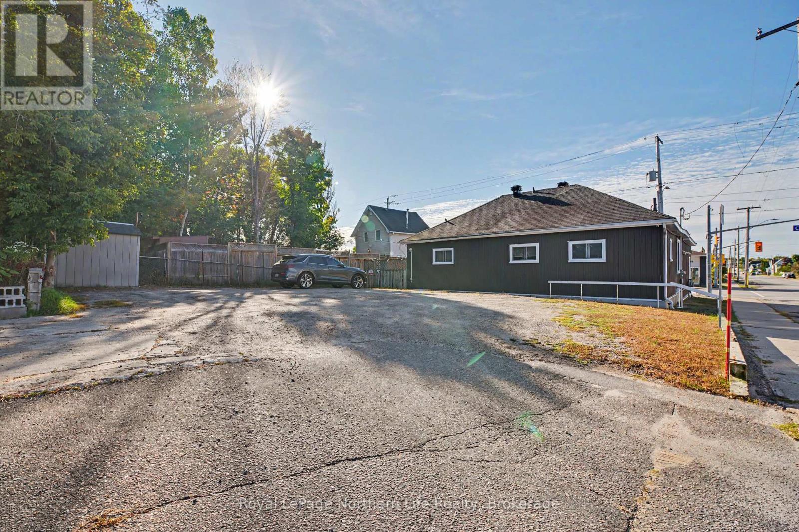 1 - 1210 Cassells Street Property Photo 6