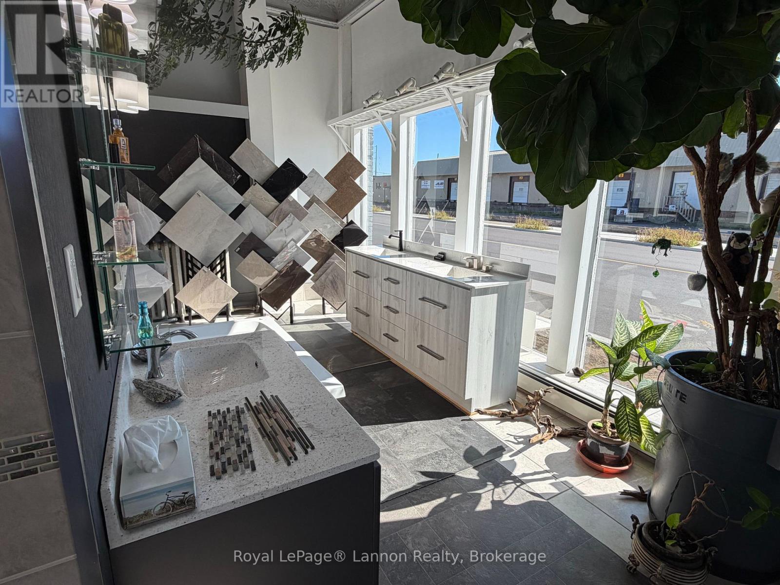 325 Simpson Street Property Photo 4