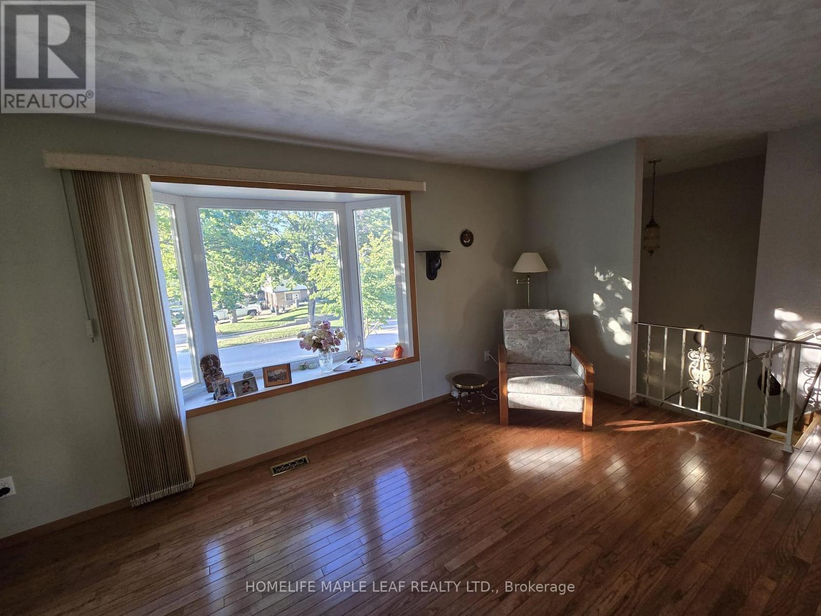 410 Lakeview Drive Property Photo 2