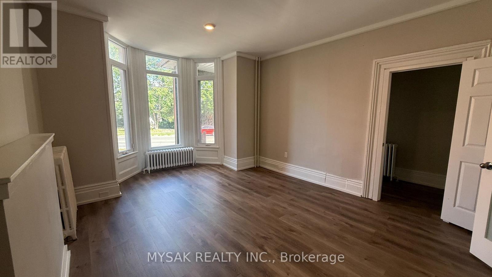 82-84 Welland Avenue Property Photo 3