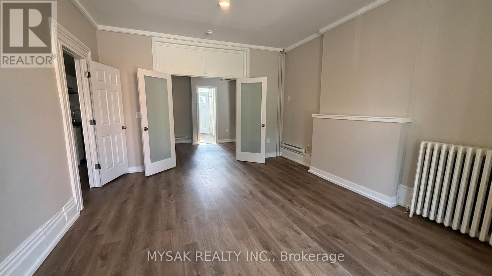 82-84 Welland Avenue Property Photo 4
