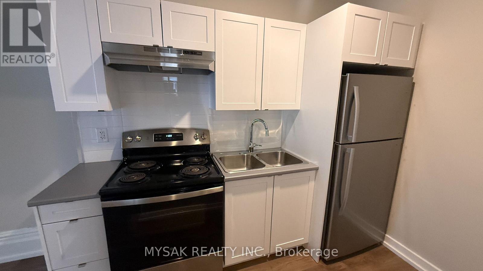 82-84 Welland Avenue Property Photo 6
