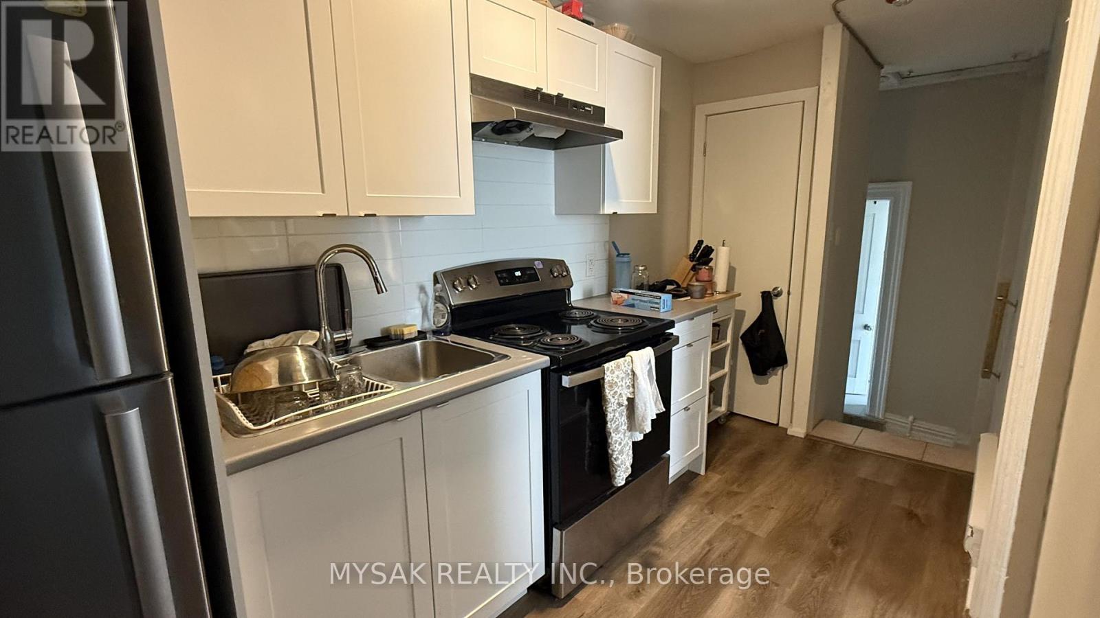 82-84 Welland Avenue Property Photo 11