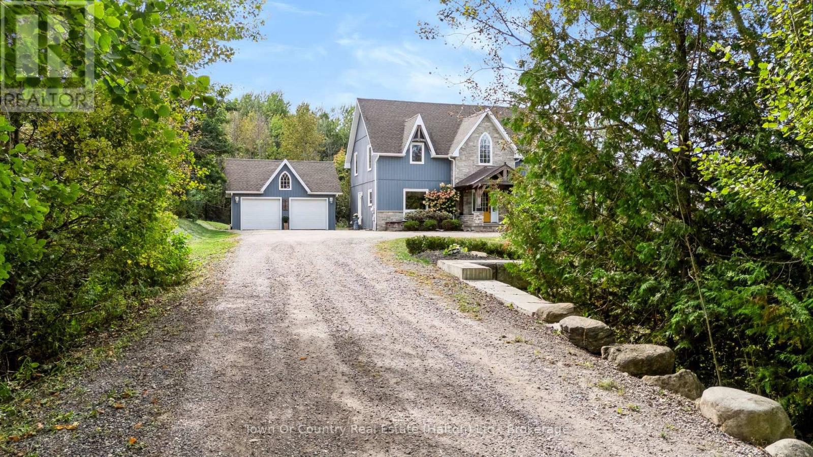 5540 8th Line Property Photo 2