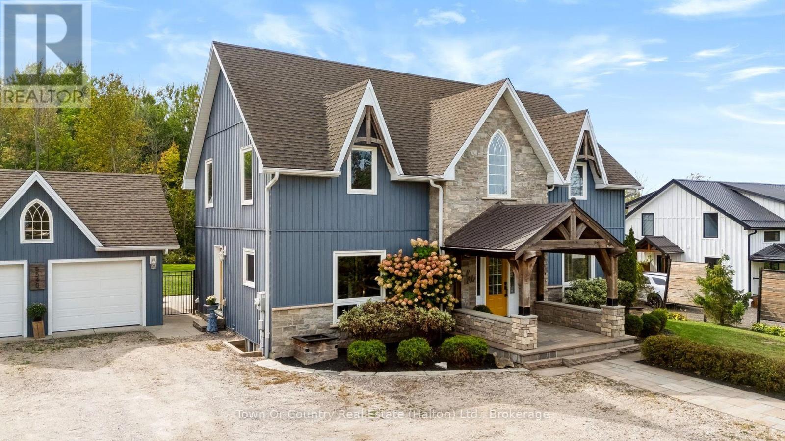 5540 8th Line Property Photo 3