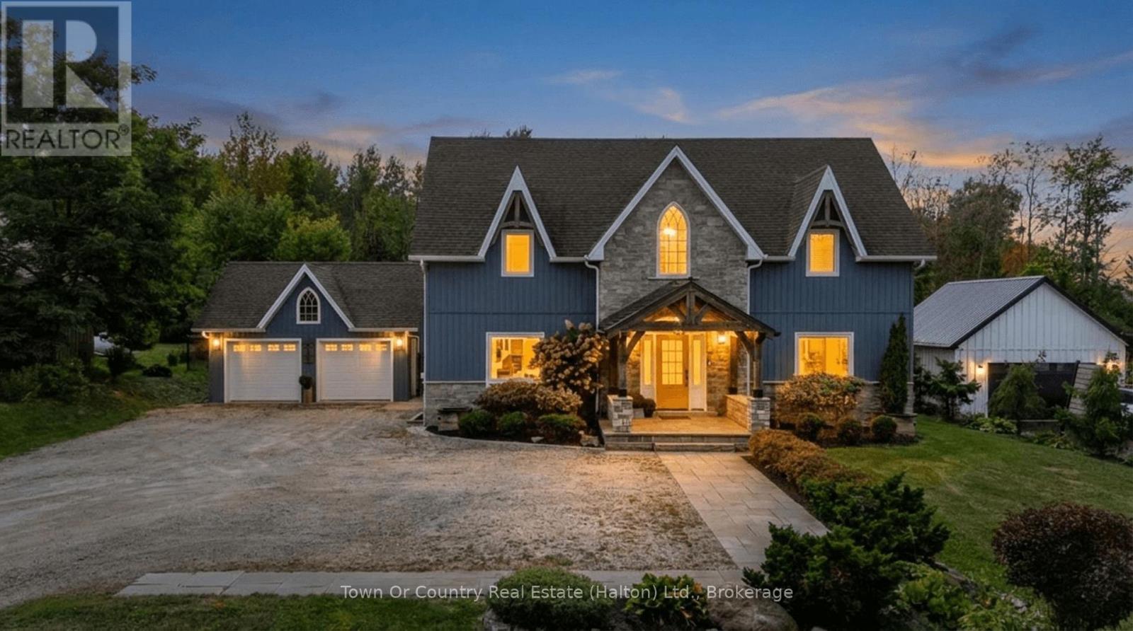 5540 8th Line Property Photo 4