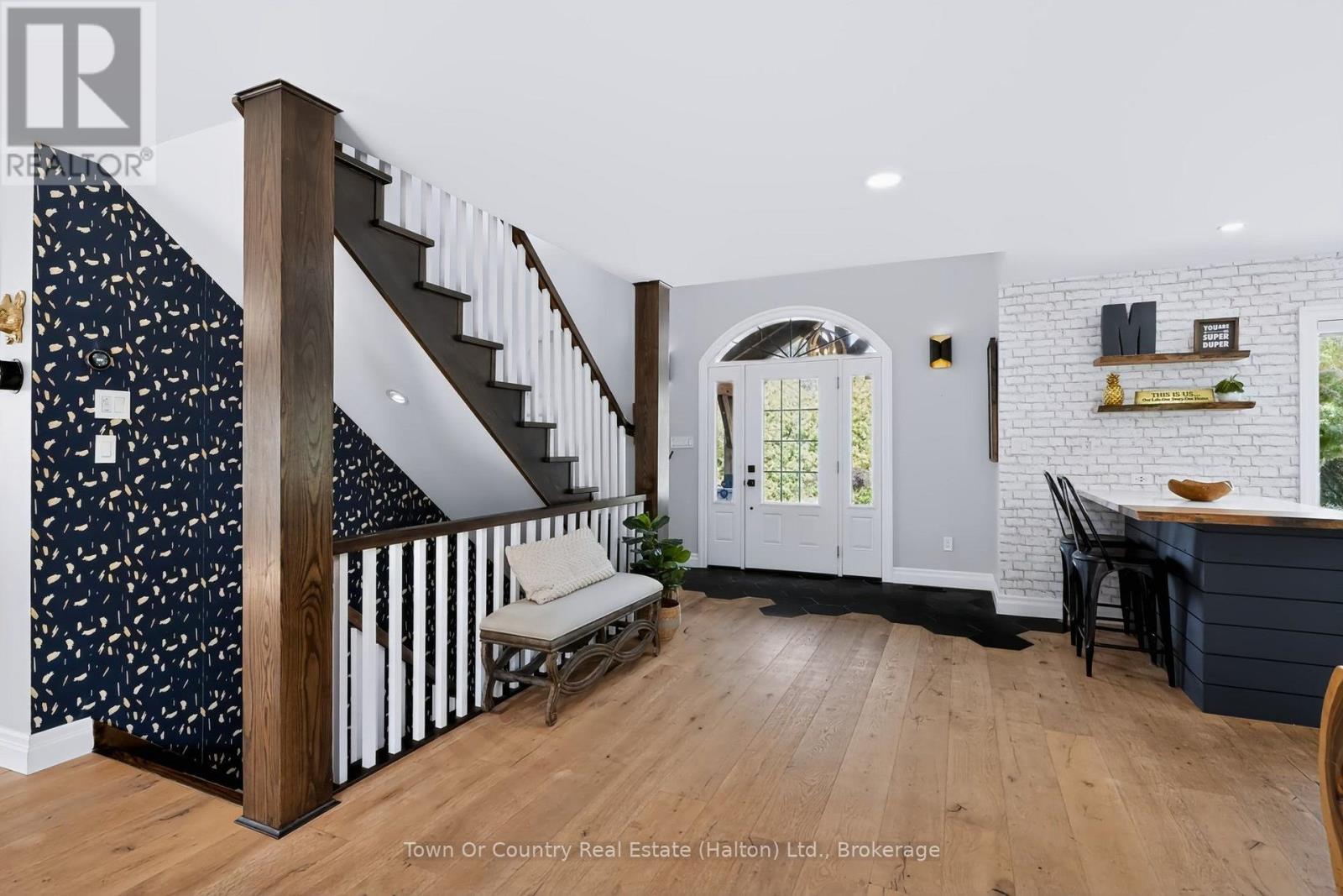 5540 8th Line Property Photo 9