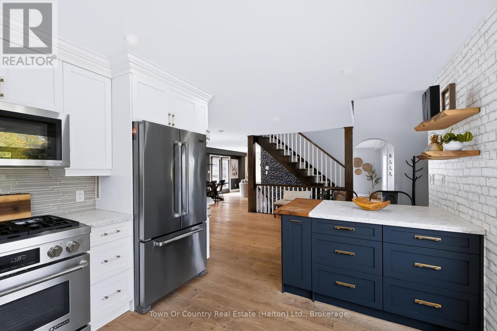 5540 8th Line Property Photo 13