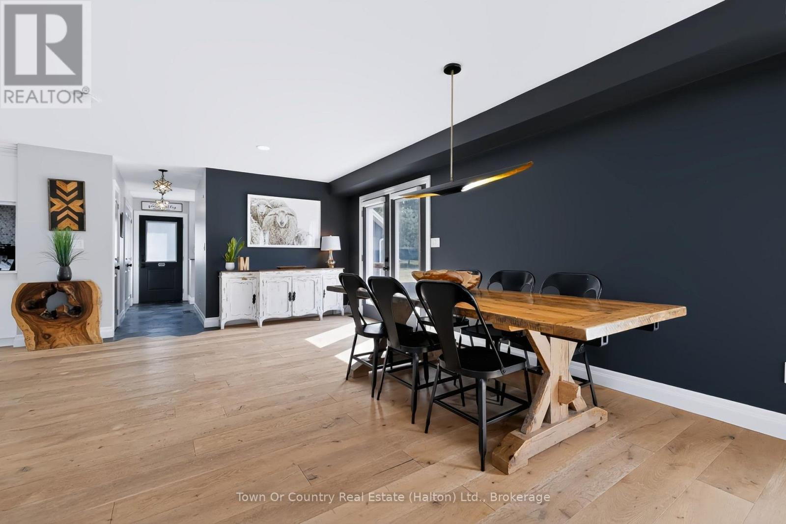 5540 8th Line Property Photo 16