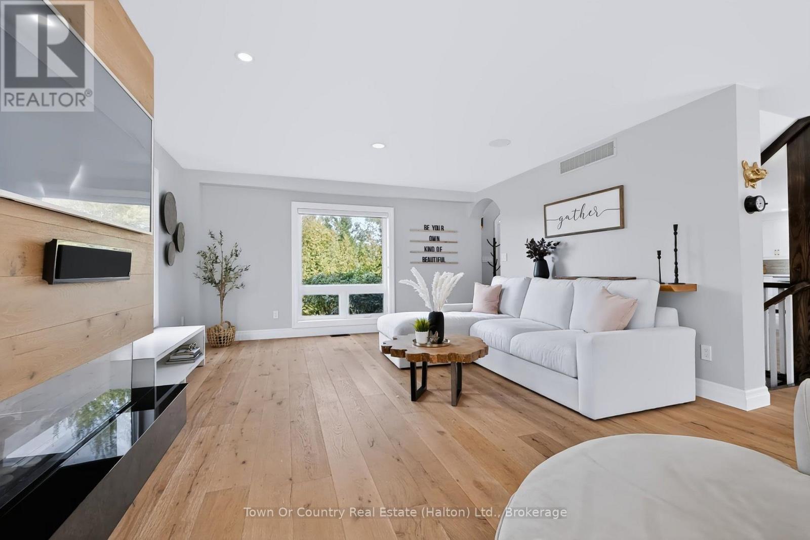 5540 8th Line Property Photo 18