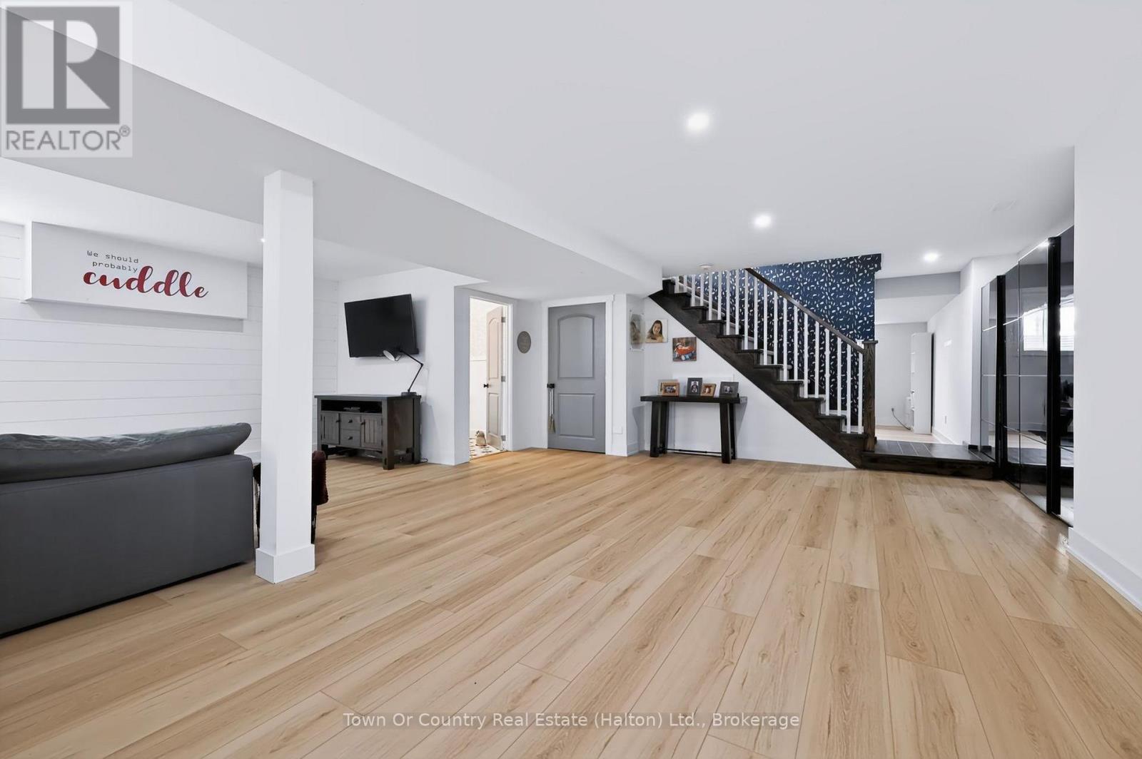 5540 8th Line Property Photo 32