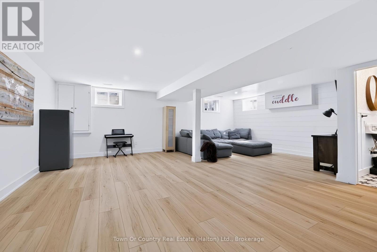 5540 8th Line Property Photo 33