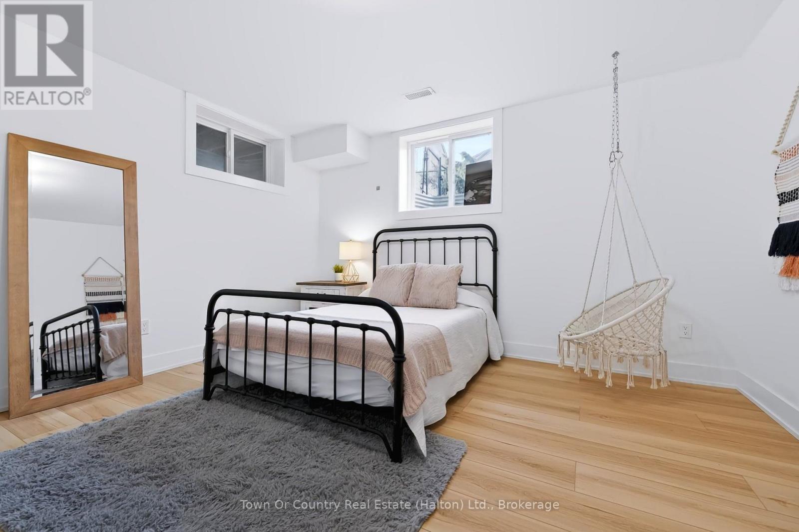5540 8th Line Property Photo 35
