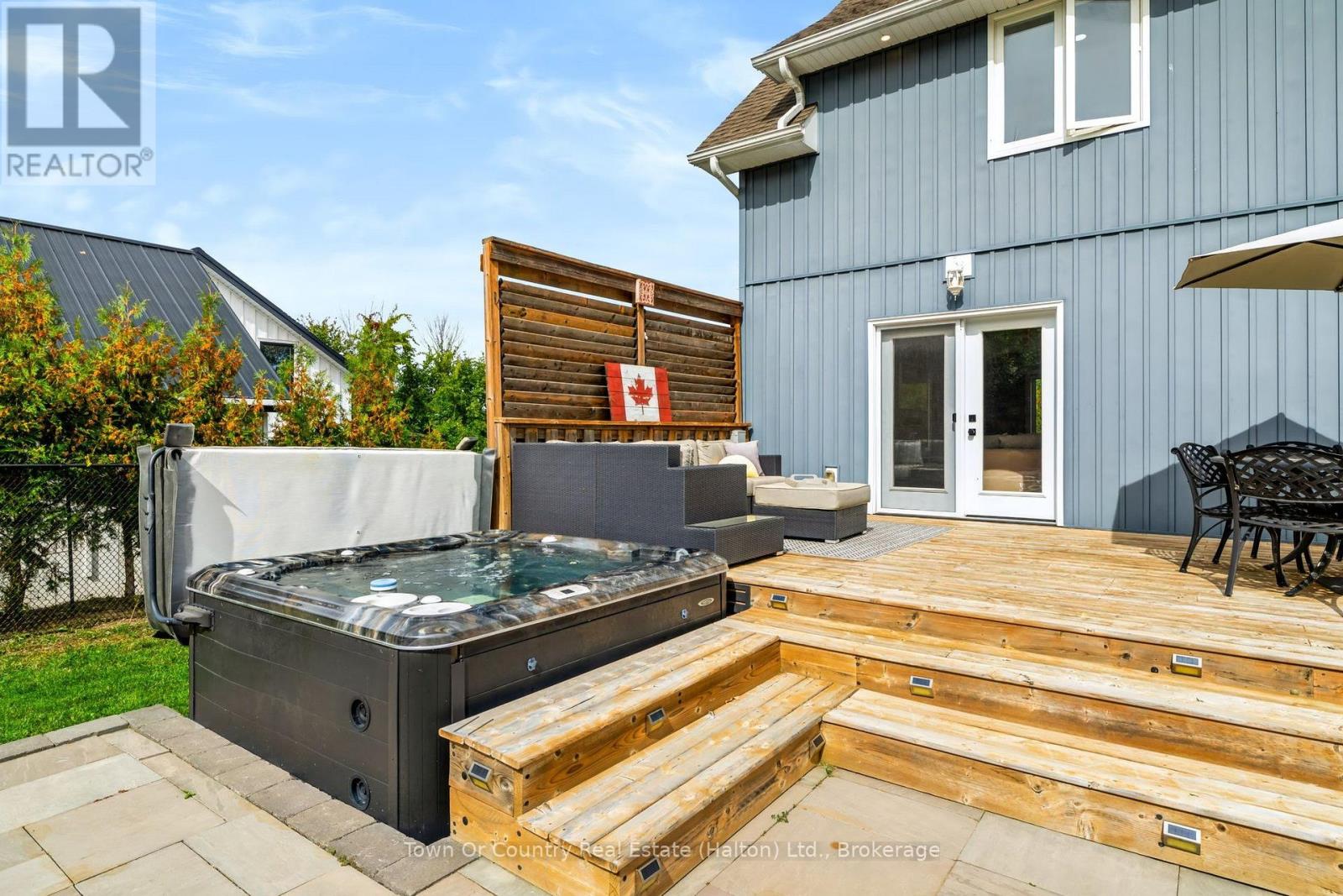 5540 8th Line Property Photo 37