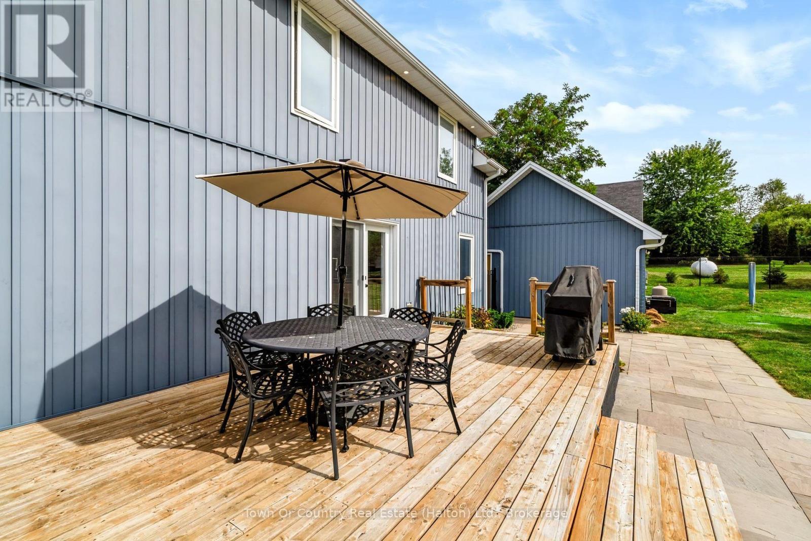 5540 8th Line Property Photo 39
